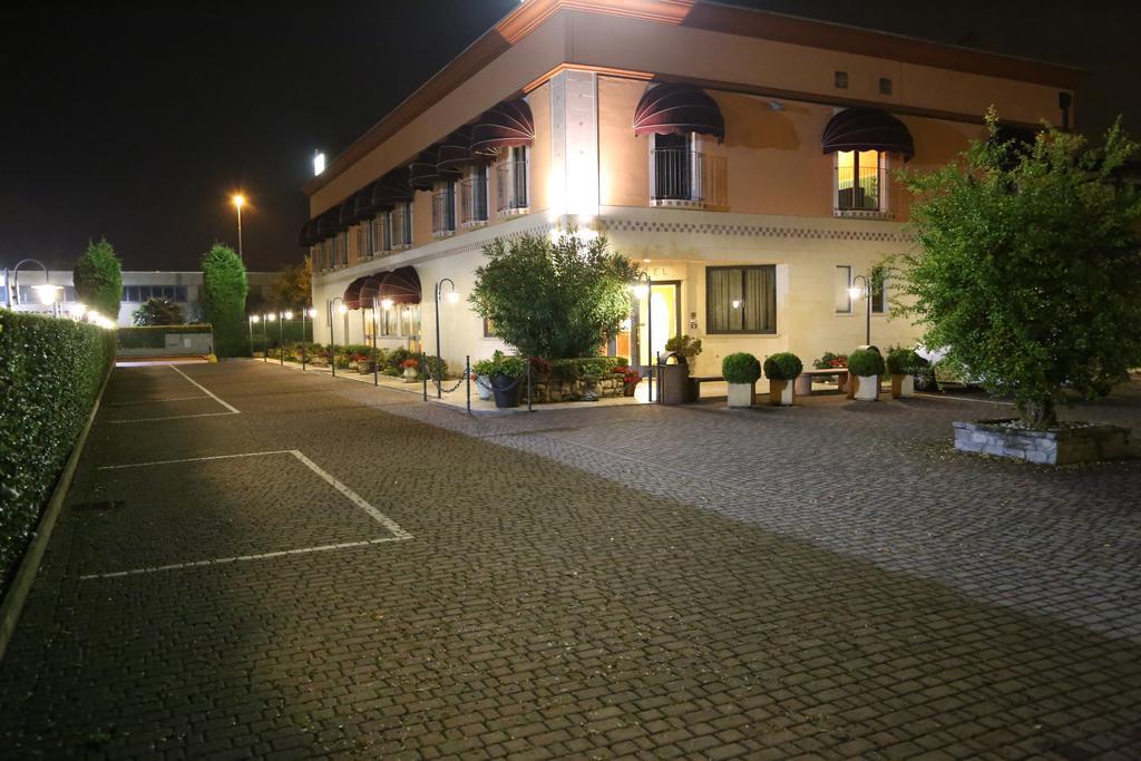 Hotel Lenotel Luaran gambar