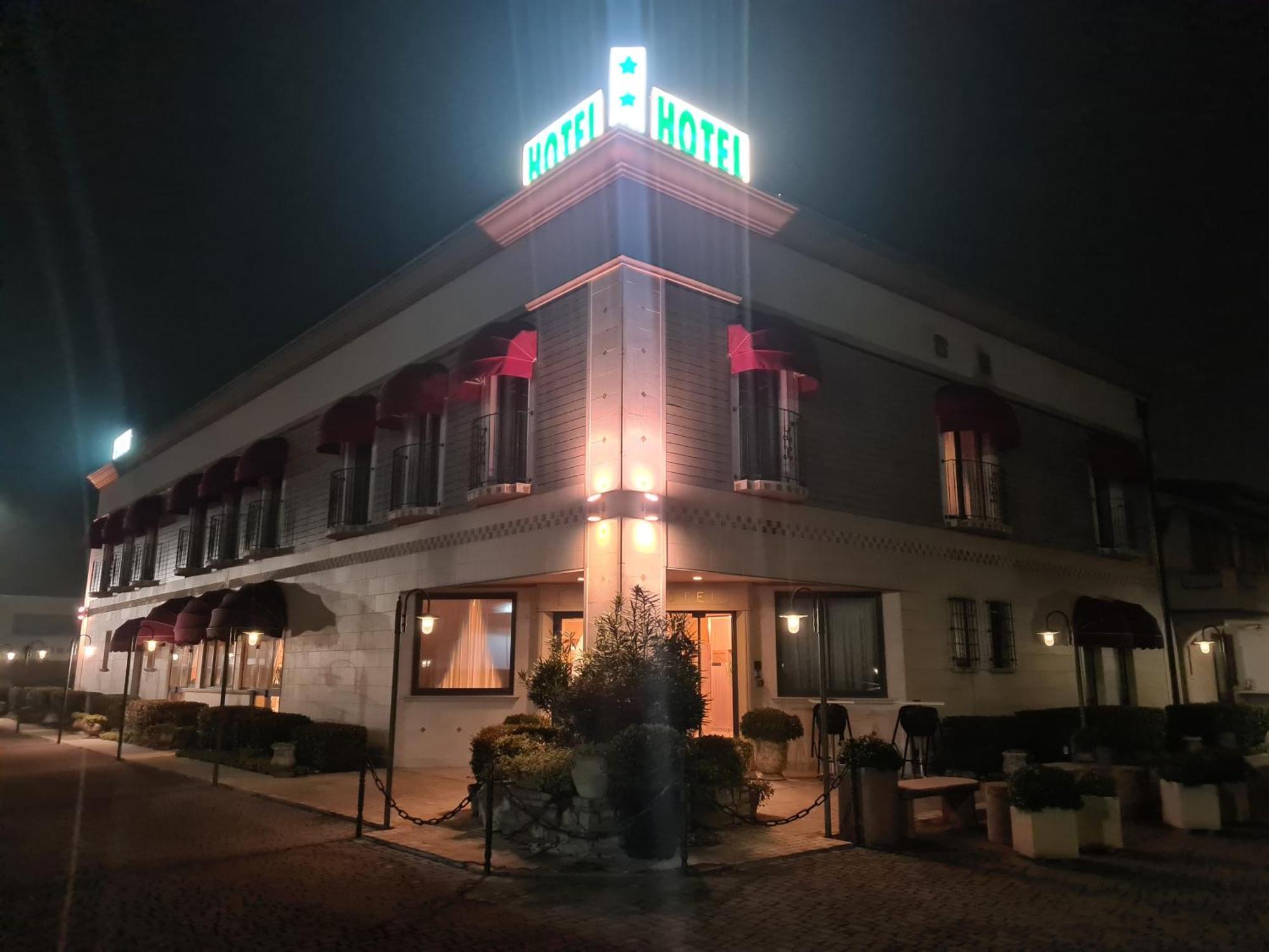 Hotel Lenotel Luaran gambar