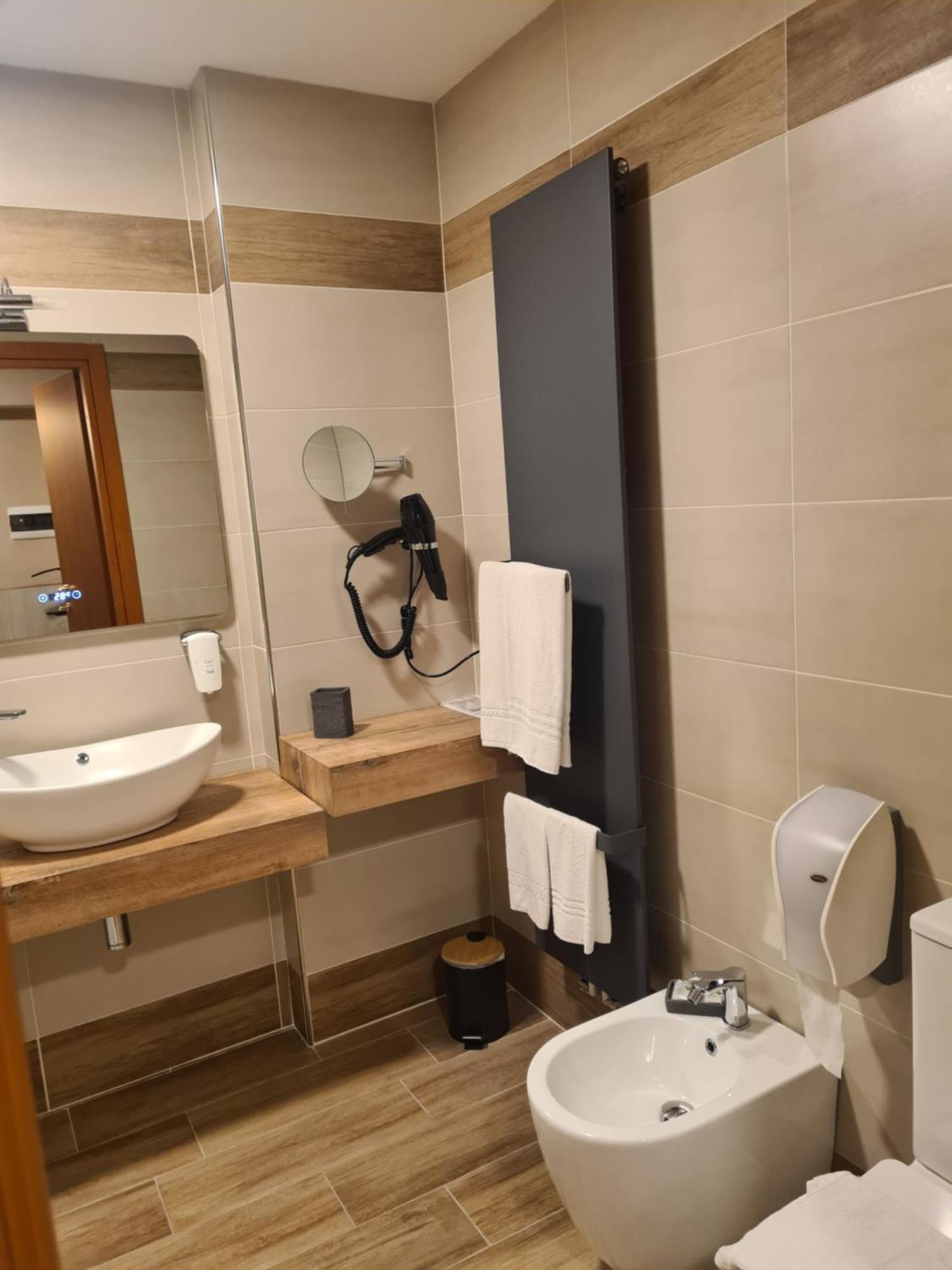 Hotel Lenotel Luaran gambar