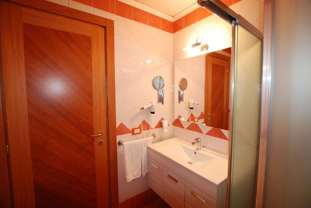 Hotel Lenotel Luaran gambar