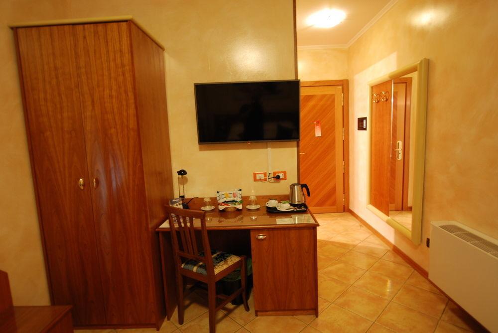 Hotel Lenotel Luaran gambar