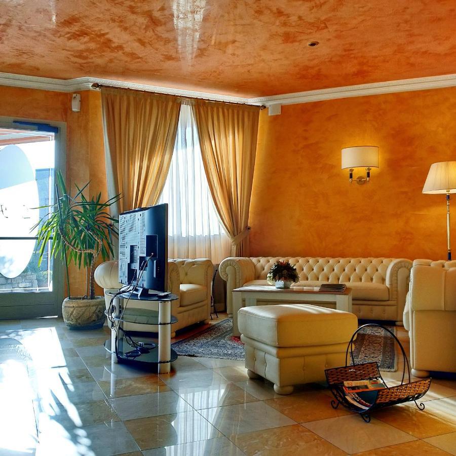 Hotel Lenotel Luaran gambar